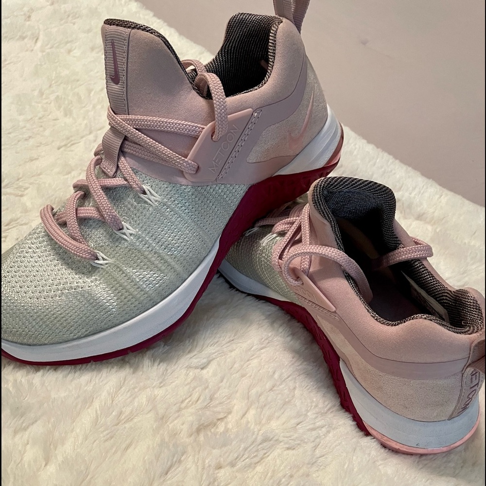 Nike Women's Sneakers in Pink and Gray